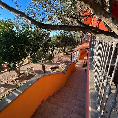 Relax House & Garden Capitana